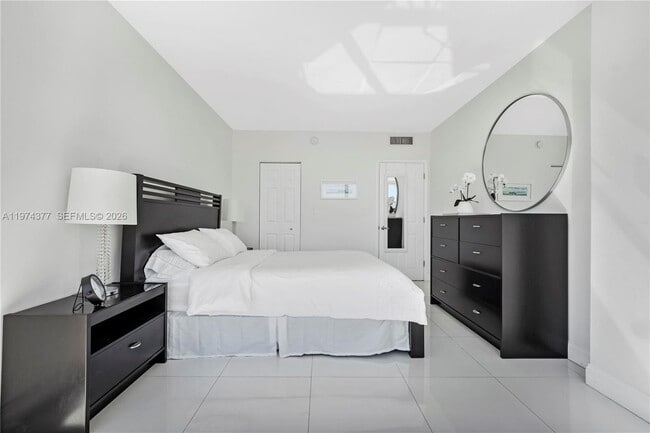 Building Photo - 1985 S Ocean Dr