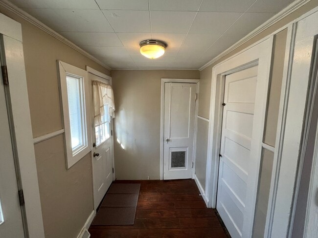 Building Photo - Charming 2-bedroom, 1-bathroom house