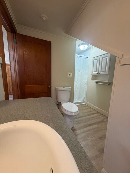 Building Photo - 190 Hoskins Rd