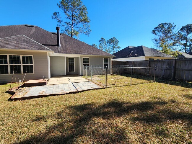 Building Photo - Spacious 4-Bedroom Home with Modern Upgrades in Valdosta