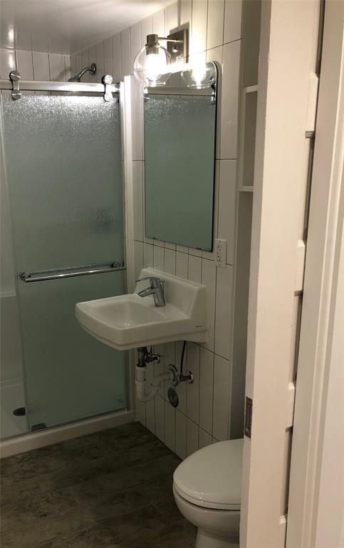 Building Photo - 2004 Rosewood Ave