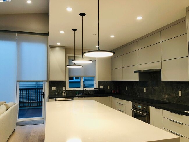 Building Photo - 466-4B1 Ruthven,Palo Alto CA 94301