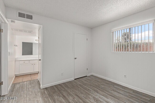 Building Photo - 1029 S Wilson St