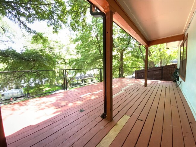 Building Photo - 2807 Edgewater Dr