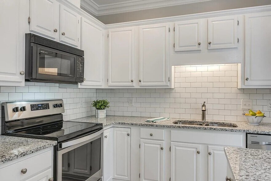 Building Photo - 125 Skylark Way