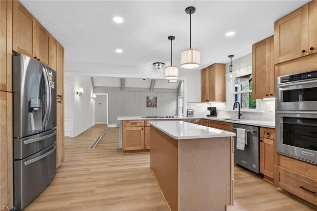 Building Photo - 7125 Grayfalcon Dr