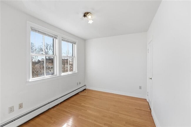 Building Photo - 686 Hope St