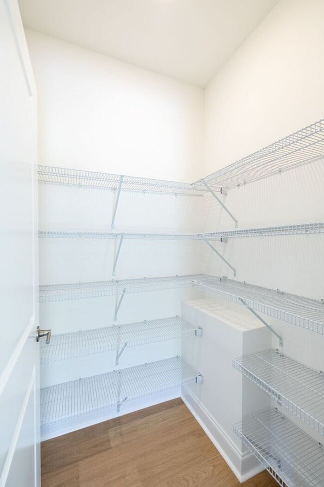 Building Photo - Stunning 4-Bed, 3-Bath Home with 2-Car Garage- ONE MONTH FREE RENT Move-In Special!