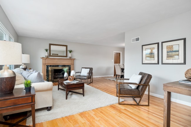 Building Photo - 1506 Starling Dr