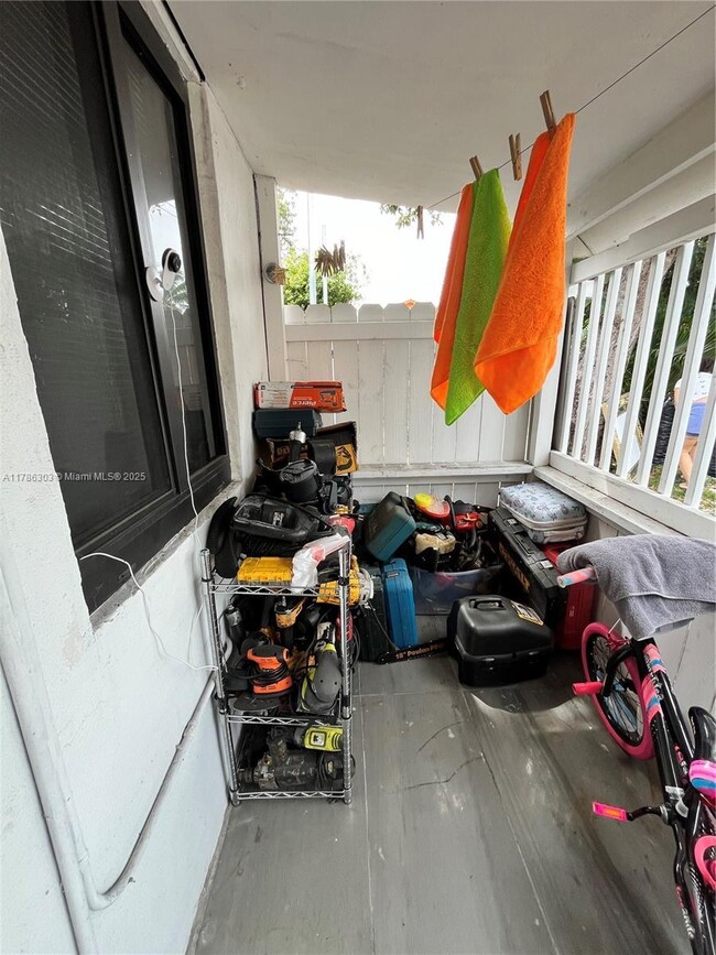 Building Photo - 2 bedroom in Miami FL 33150