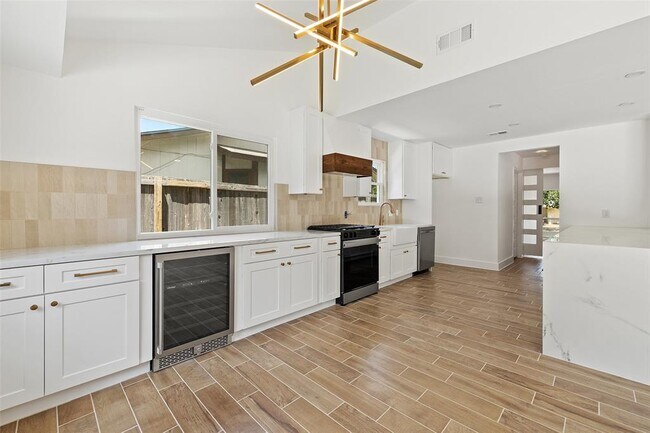 Building Photo - 1111 Spearson Ln