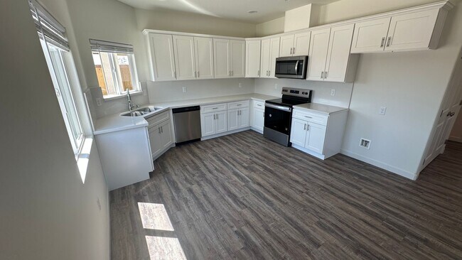 Building Photo - Coyote Run Duplexes 6000