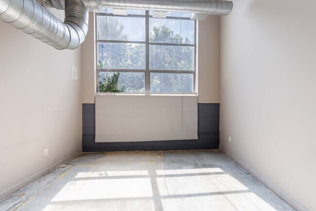Building Photo - 400 Village Pkwy