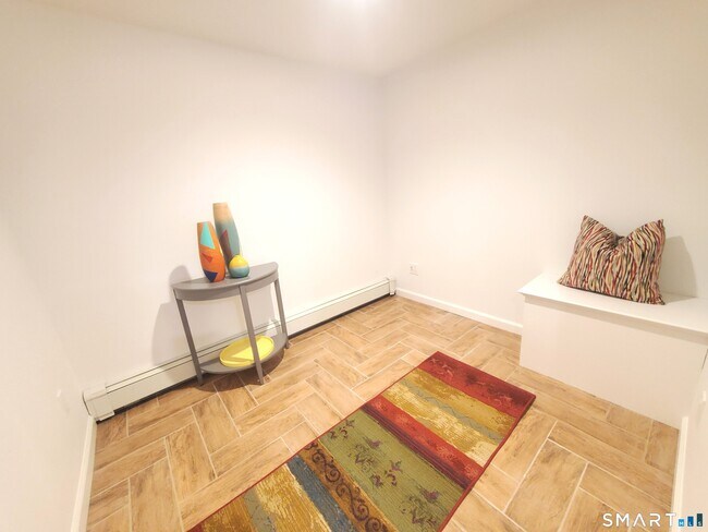 Building Photo - 42 County St