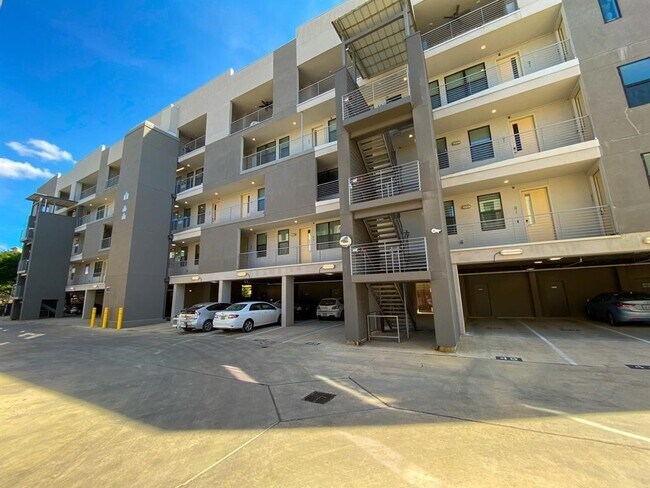 Building Photo - 2401 Crawford St
