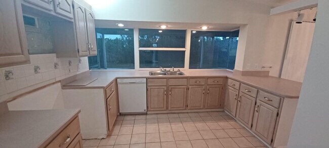 Building Photo - 150 NW Byron St