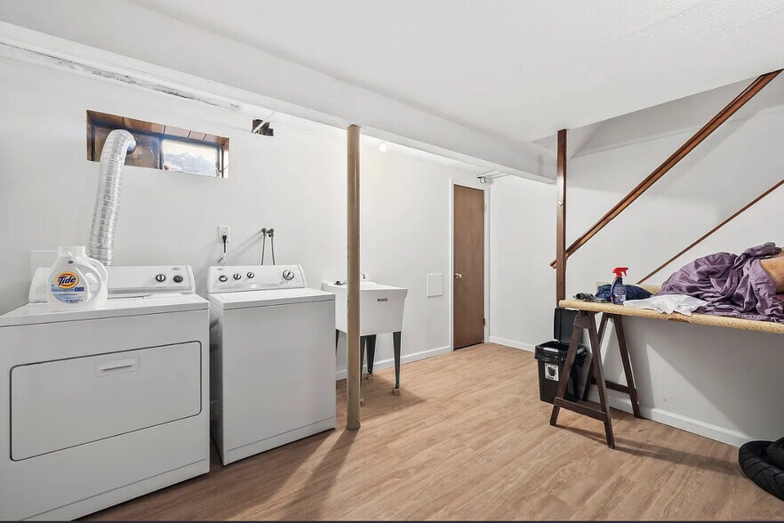 Building Photo - 1293 New Britain Ave