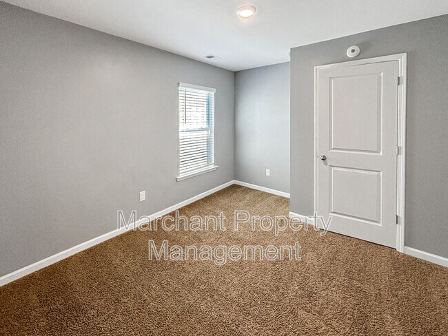 Building Photo - 106 Green Oak Dr