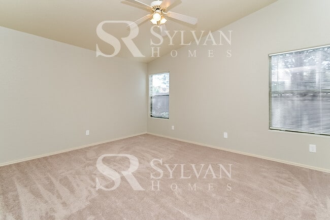 Building Photo - This charming ranch home is ready
