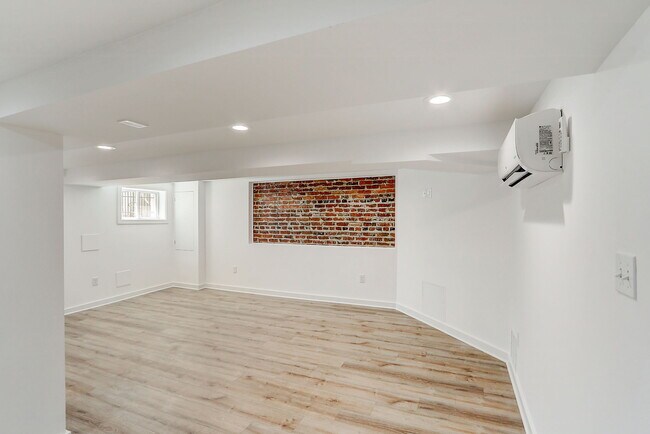 Building Photo - 1513 Allison St NW