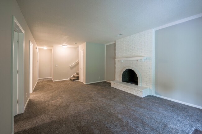 Building Photo - 5590-5592 Timber Lane Shorewood MN