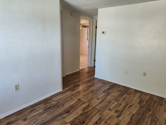 Building Photo - Quaint 2 bedroom 1 bath home with Florida ...