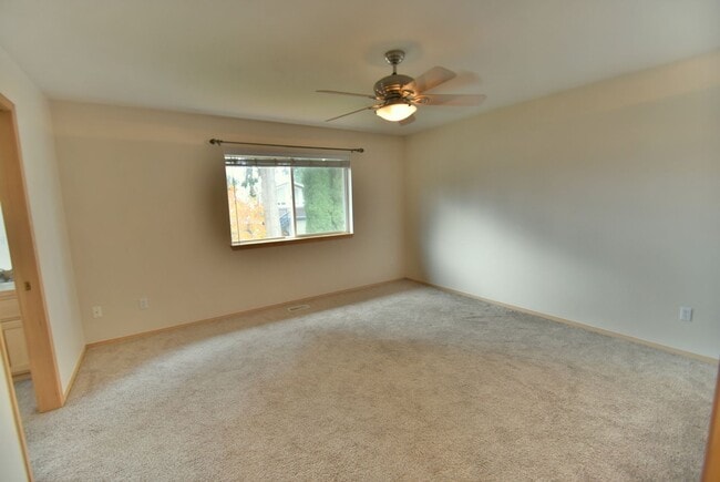 Building Photo - 4Bd/2.5Ba Everett House