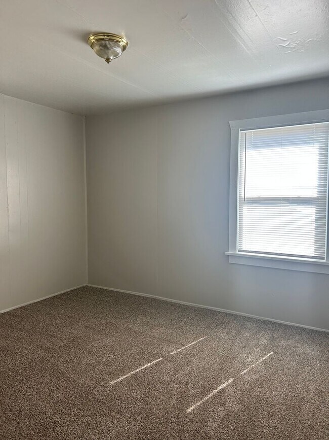 Building Photo - Cozy Country Club Home