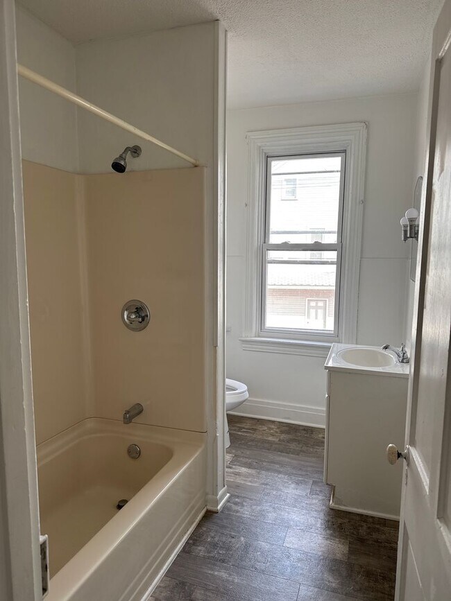 Building Photo - 124 Pershing Ave