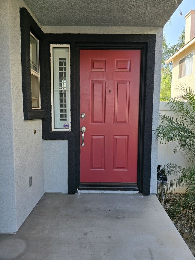 Building Photo - Beautiful Home in Corona for Lease