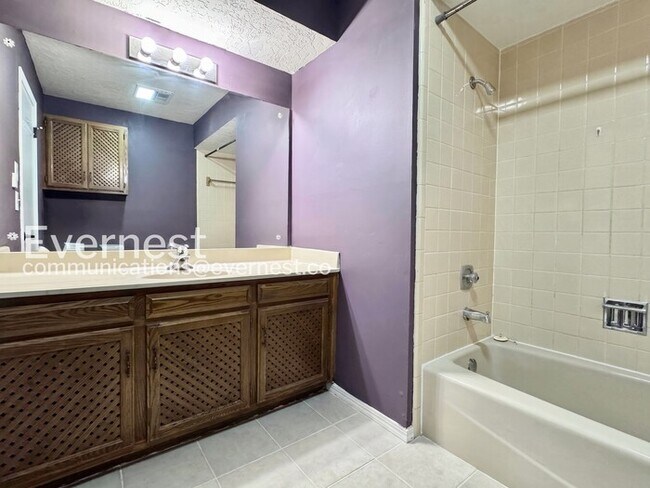 Building Photo - Spacious 4 Bed, 2 Bath Home with Fenced Yard and Two-Car Garage | Pet friendly | Available Now!
