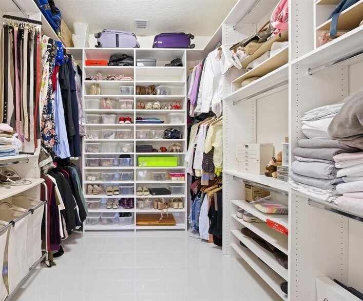 Building Photo - 6611 NW 102nd Path