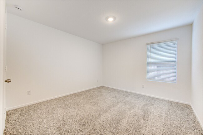 Building Photo - 40650 Balsam Run Ln