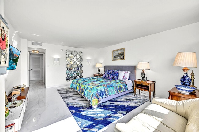 Building Photo - 1880 S Ocean Dr