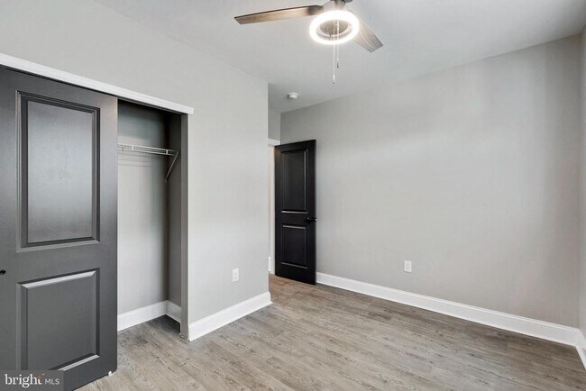 Building Photo - 6205 Elmwood Ave