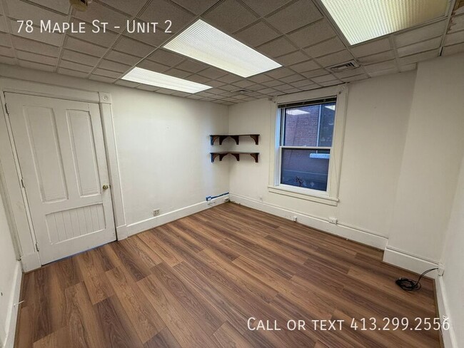 Building Photo - 78 Maple St