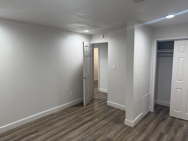 Building Photo - Updated & Remodeled Home Near KU Med