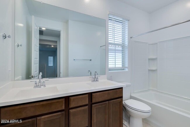 Building Photo - 1168 E Sabino Dr