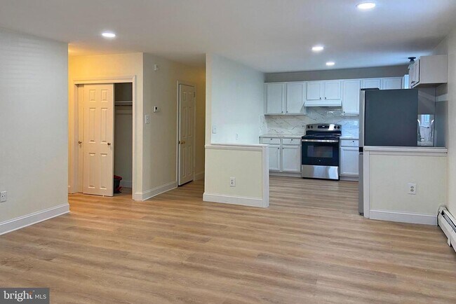 Primary Photo - 857 Street Rd