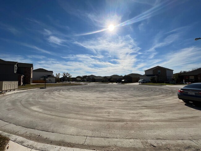 Building Photo - Park House, End Street, 4 bedroom and 2 bathroom home for rent in Jarrell , TX
