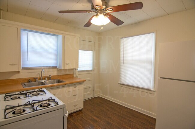 Building Photo - 2 Bedroom 1 Bath