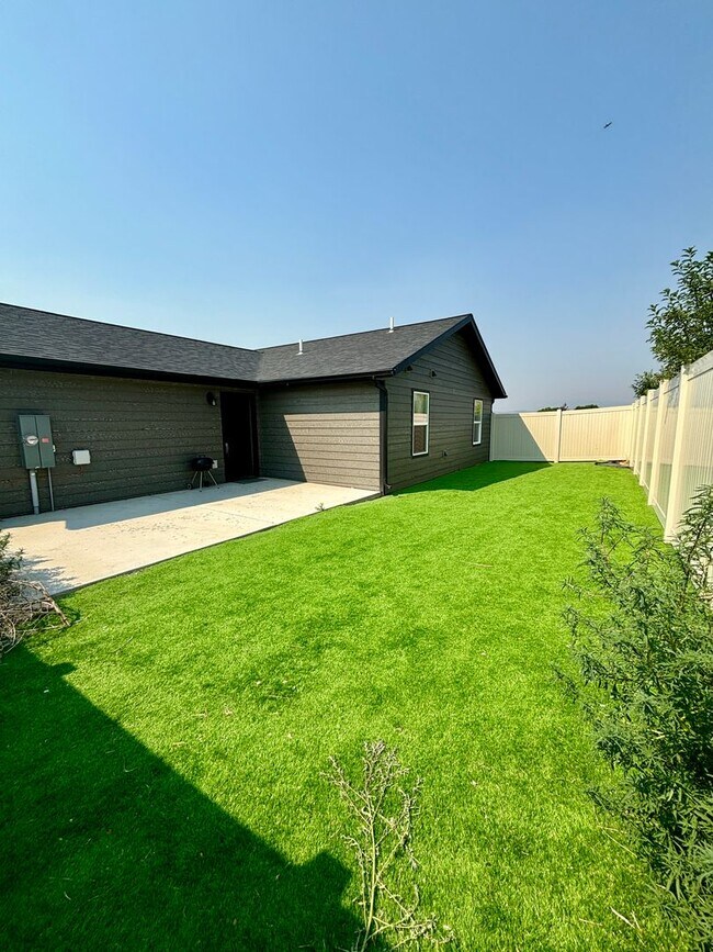 Building Photo - 7995 Avocet Dr