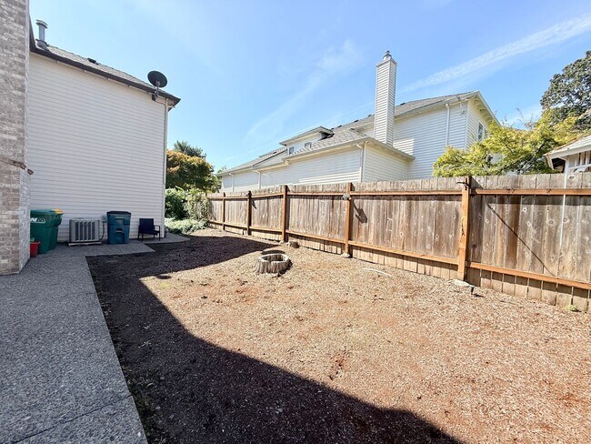 Building Photo - 16775 SW Springwater Ln