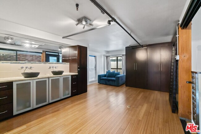 Building Photo - 4115 Glencoe Ave