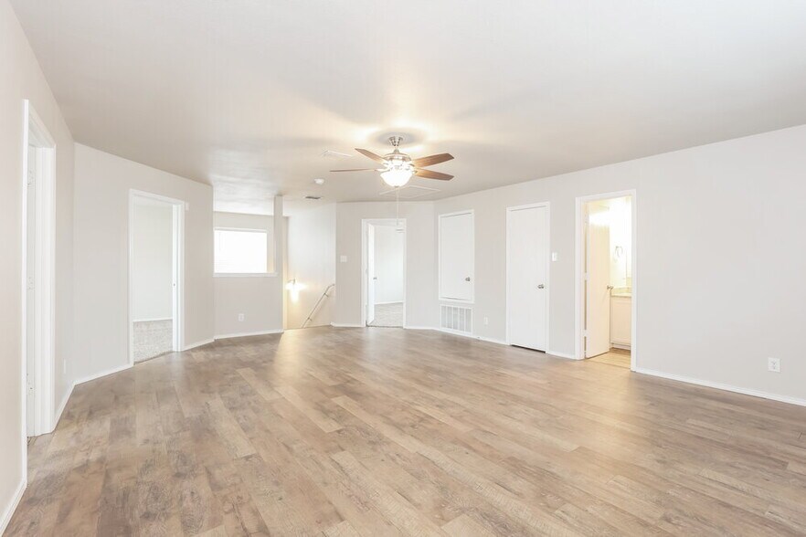 Building Photo - 24610 Coral Gables