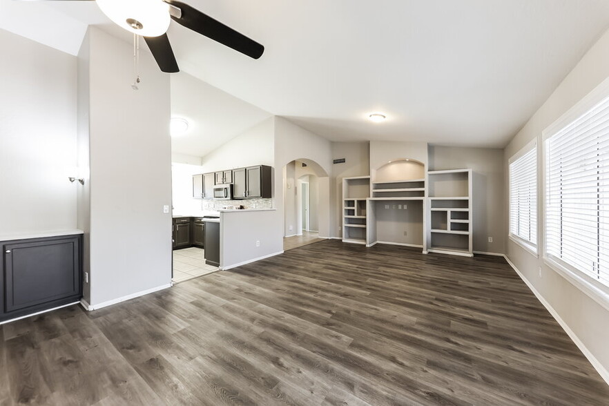Building Photo - 7706 W San Miguel Ave