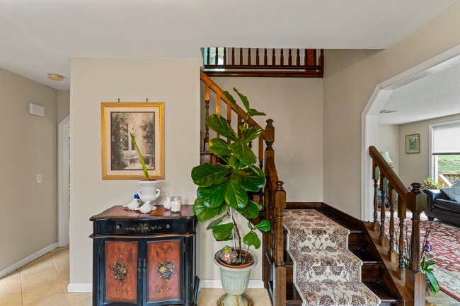 Building Photo - 8 Glenview Dr