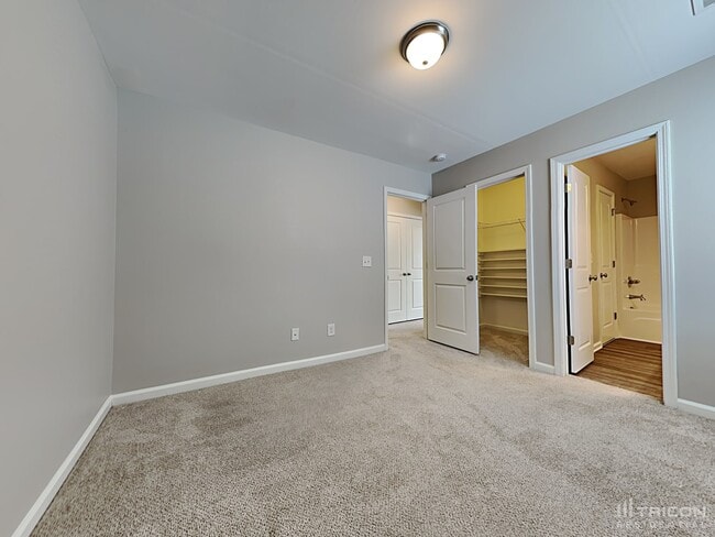 Building Photo - 323 Springwalk Ln
