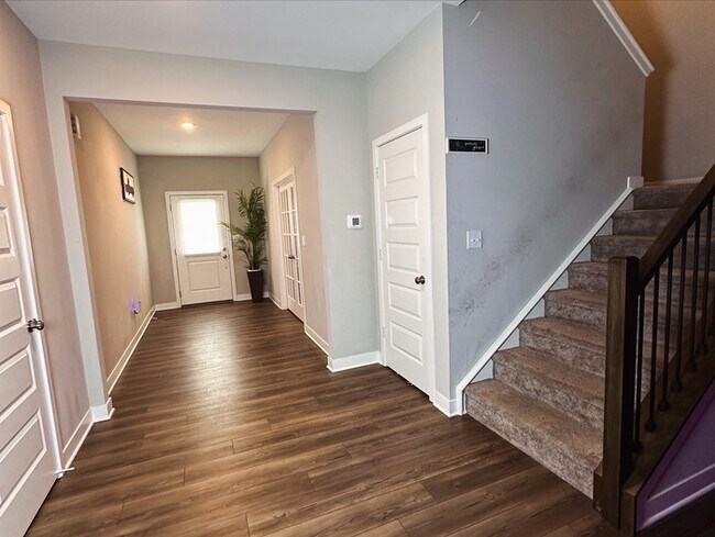 Building Photo - Big Danville Home Away From Home