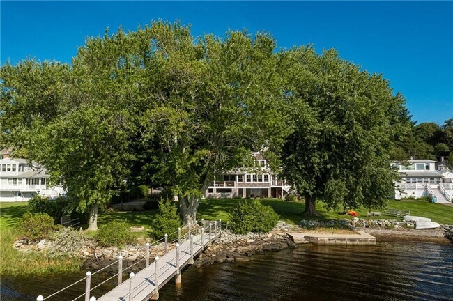 Building Photo - 39 Shore Dr